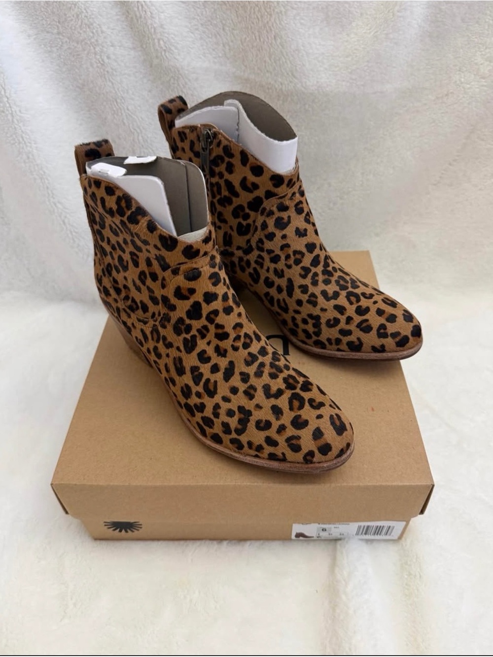 UGG Kingsburg Leopard Print Calf Hair Ankle Boots-size 6